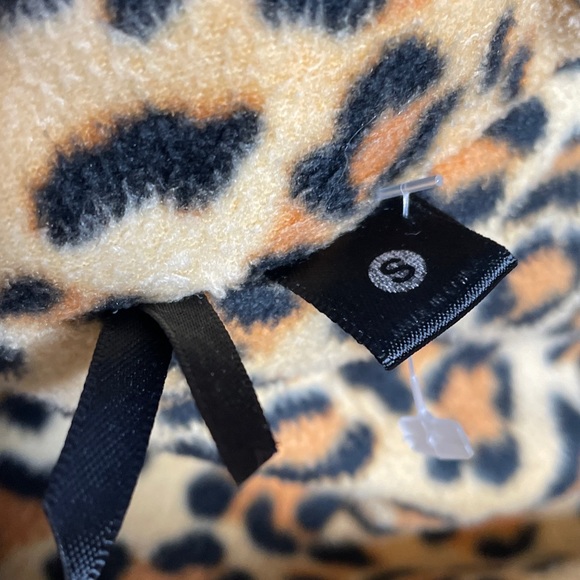Kenzie Leopard Fleece 2 pc pajamas size Small - Picture 6 of 6